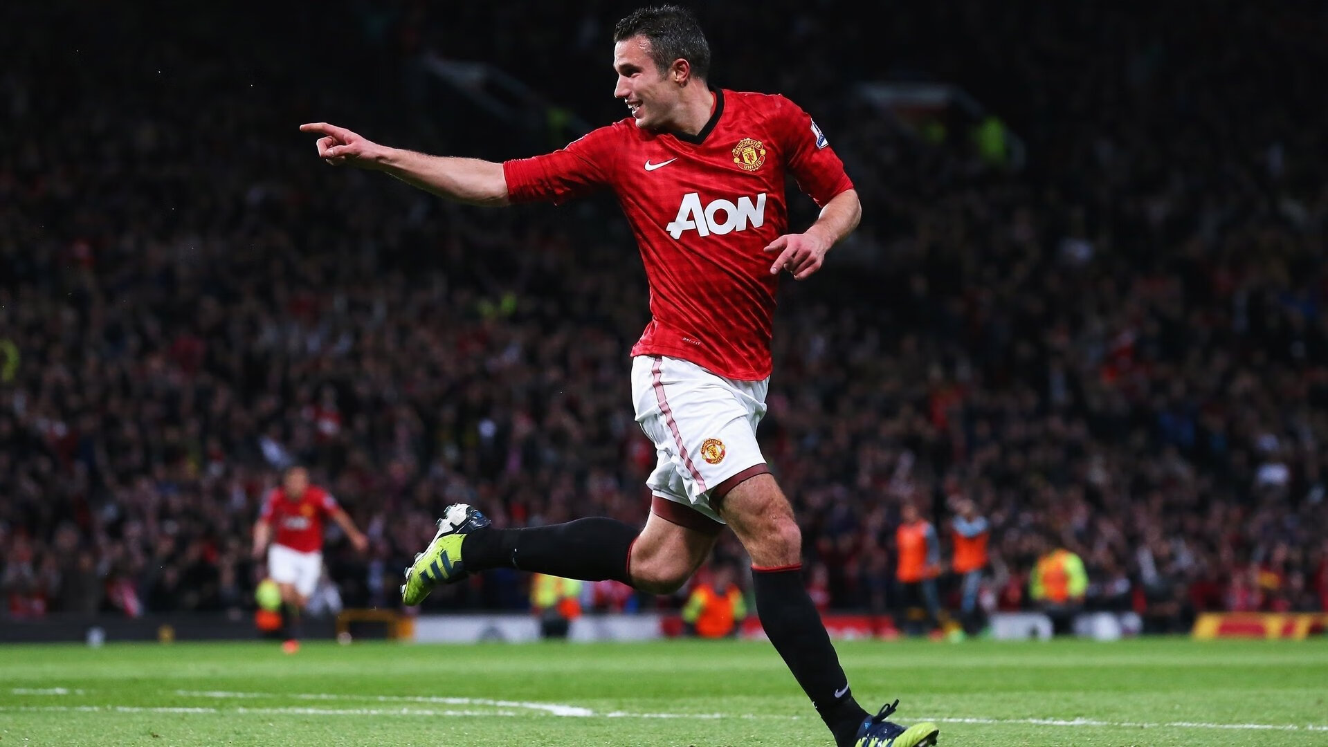 勇士前锋与球迷合影耐心十足获称赞，勇士的前锋